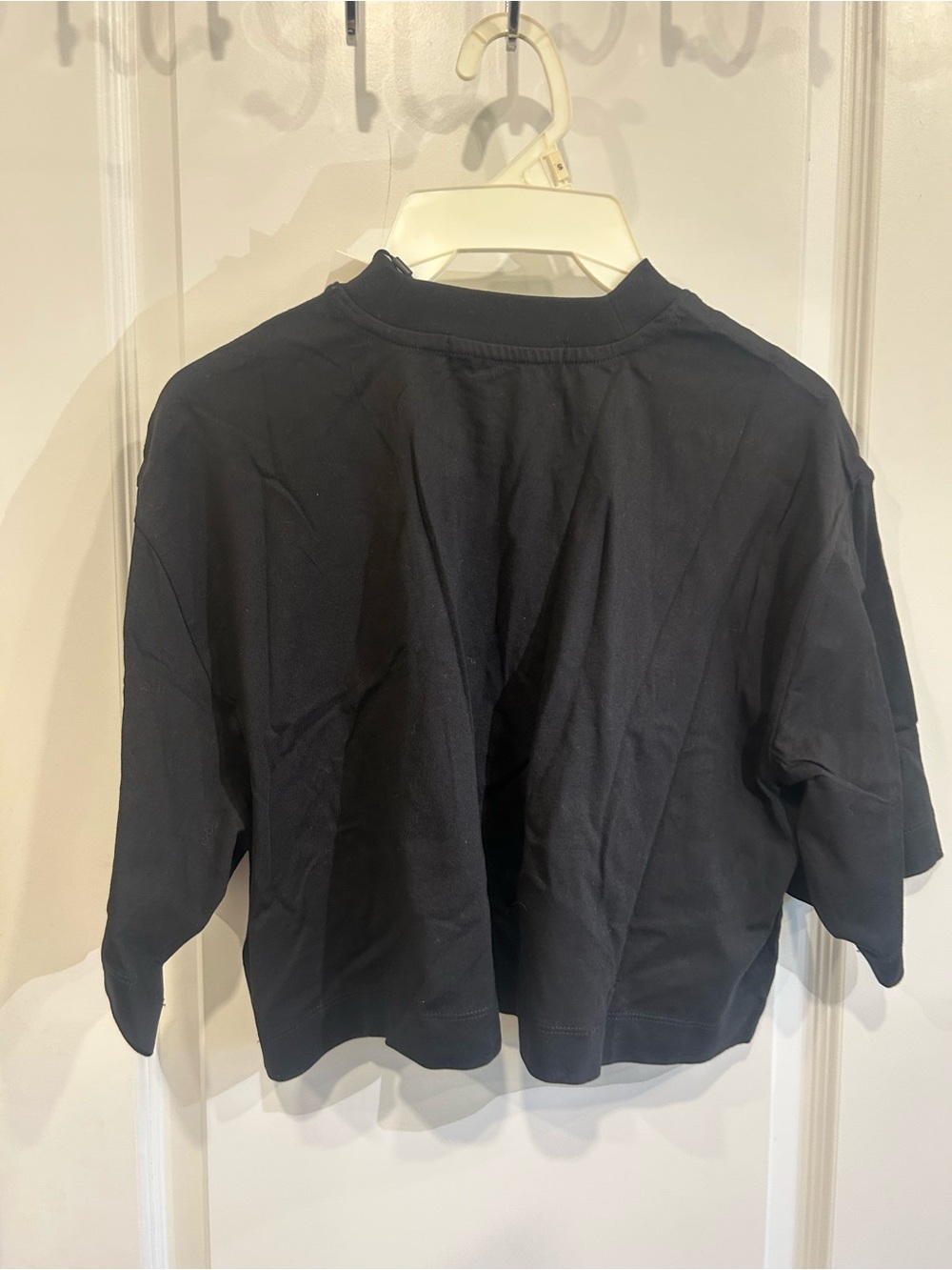 Forever 21 Black Cropped Tee with Crew Neck